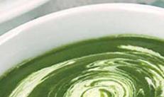 Zelená rozprávka: recept na špenátovú krémovú polievku Zelený boršč so špenátom a šťavelom